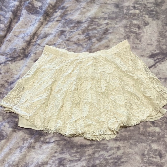 Adorable Ardene White Lace Skirt - Picture 2 of 2